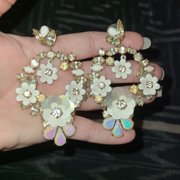 Beautiful Irridescent J Crew Flower Earrings - Picture 2 of 4